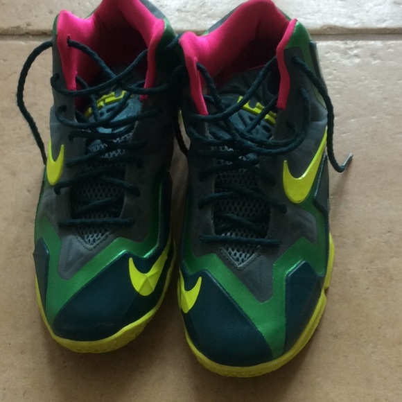 Nike Lebron 11 - Picture 2 of 4